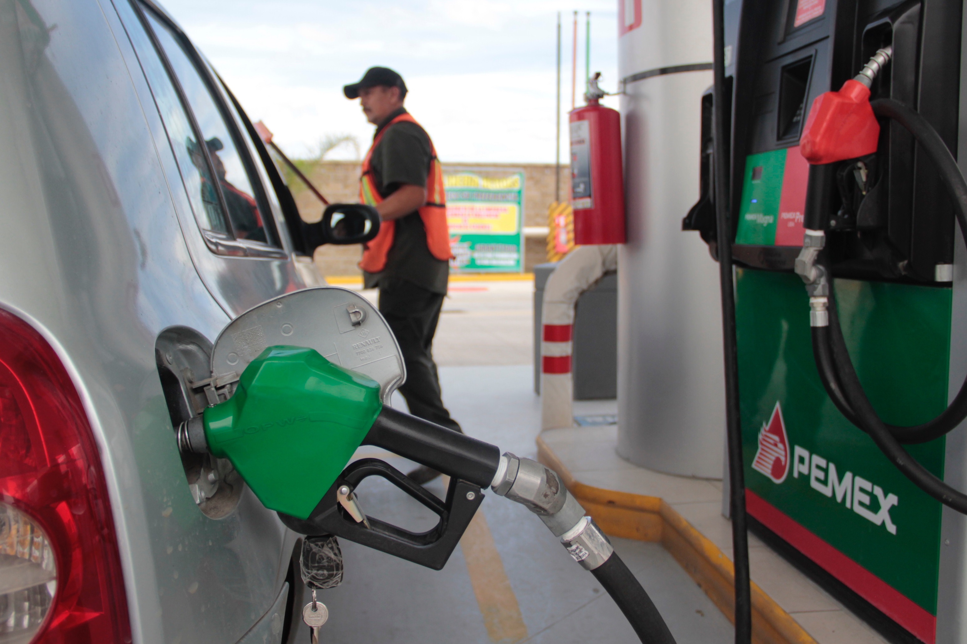 Diputados federales se duplican ayuda de gasolina