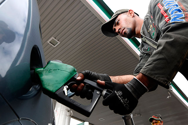 Gasolineros planean bajar precio de combustible en 5 estados