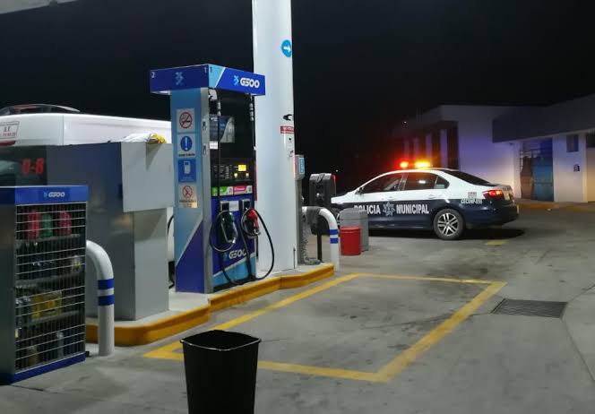 Por 8 mil pesos, asaltan gasolinera de Texmelucan