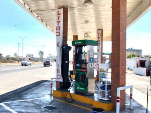 Sujetos armados atracan gasolinera en Texmelucan