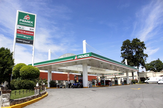 Por irregularidades, clausuran dos gasolineras en la capital