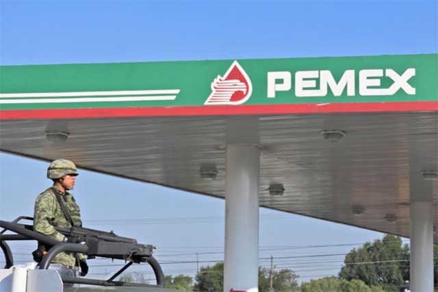 Inspeccionan SAT, Pemex y Ejército cinco gasolineras en busca de huachicol