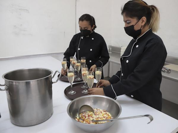 DIF ofrece clases de gastronomía en el Centro de Capacitación y Desarrollo
