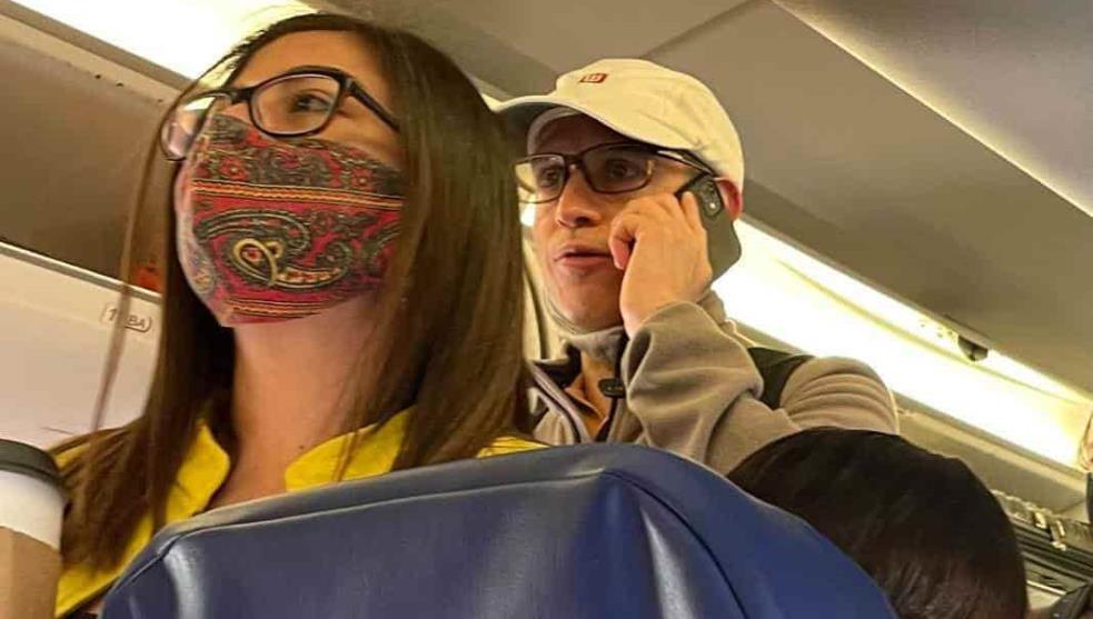 Se hace viral imagen de López-Gatell sin cubrebocas en viaje a Huatulco