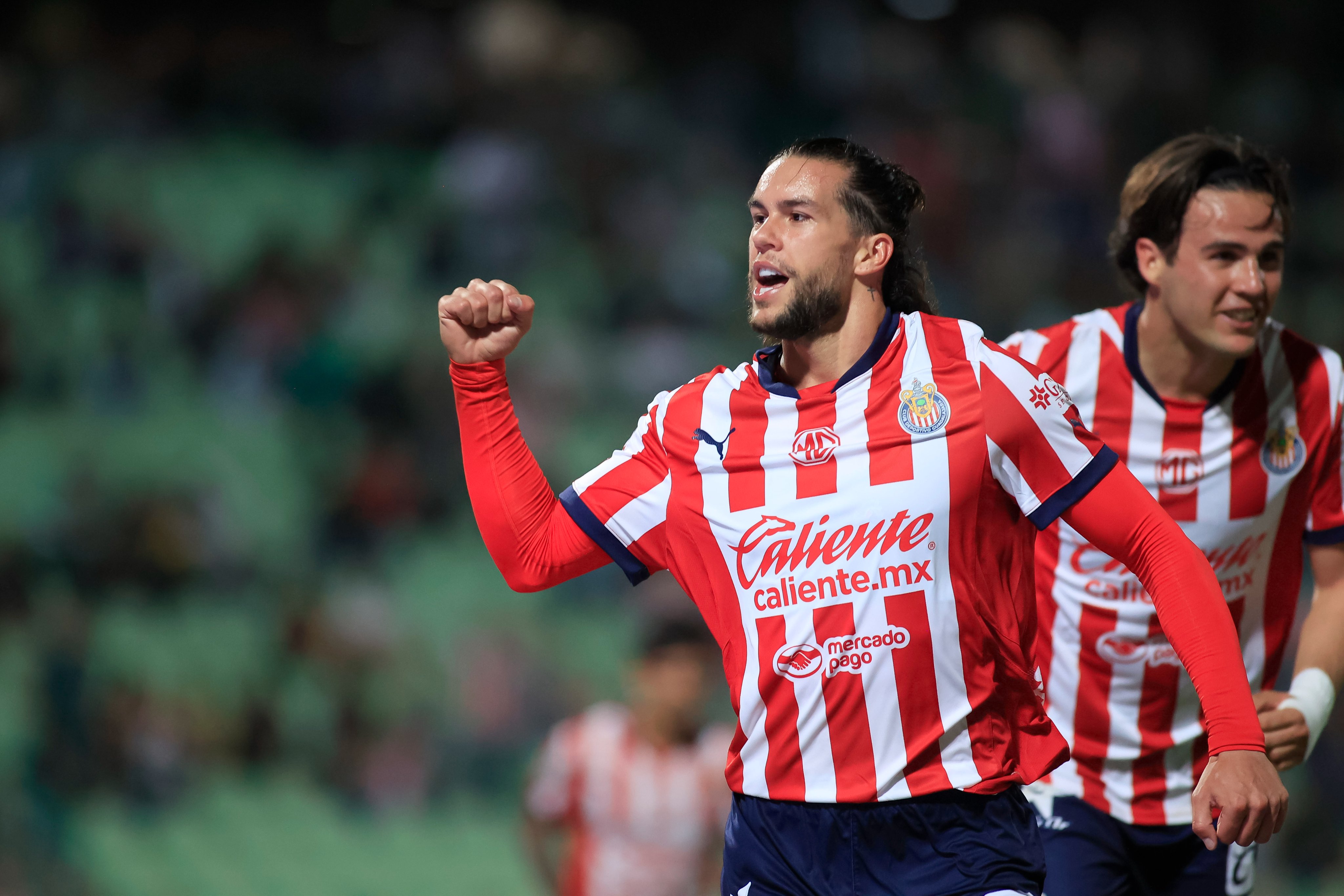 VIDEO Chivas quiere Liguilla directa y vence a Santos