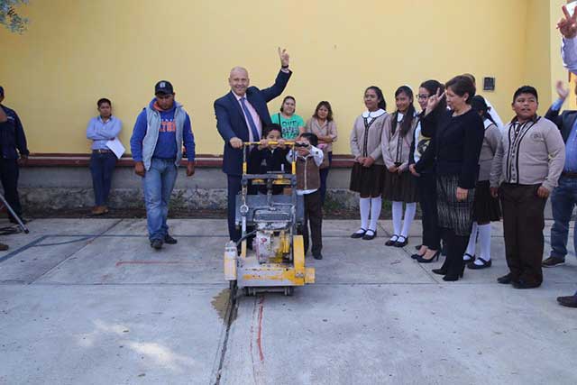 Galeazzi Berra inicia obras de techado No. 39 en escuela de Atlixco