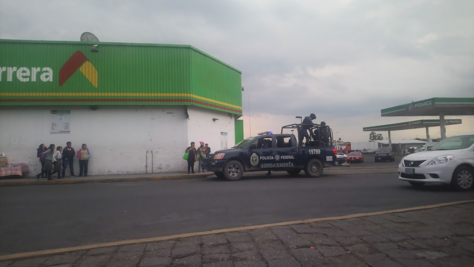 En Tecamachalco retienen a estatales durante operativo del Ejército