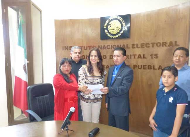 Se registra Geraldine González para candidatura a diputación