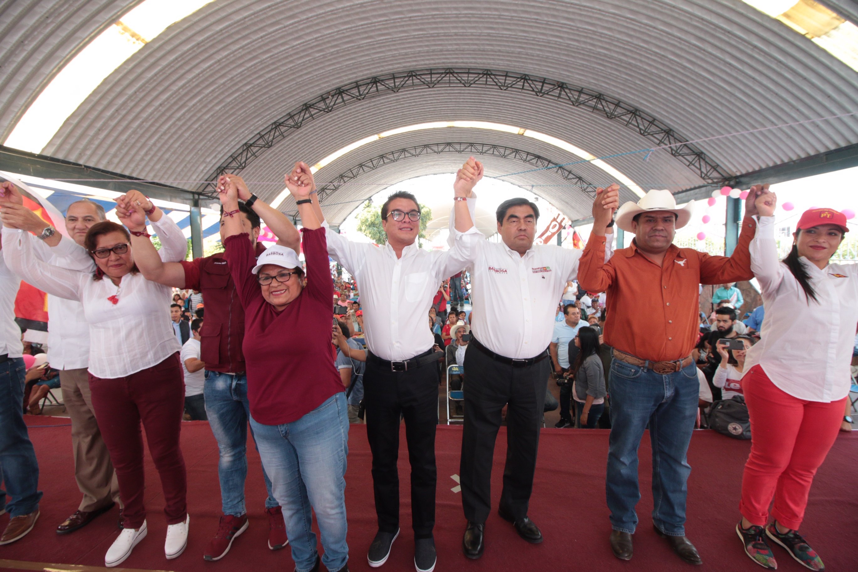 Critican que Islas, Gavilán y Julián Peña hagan campaña por Barbosa