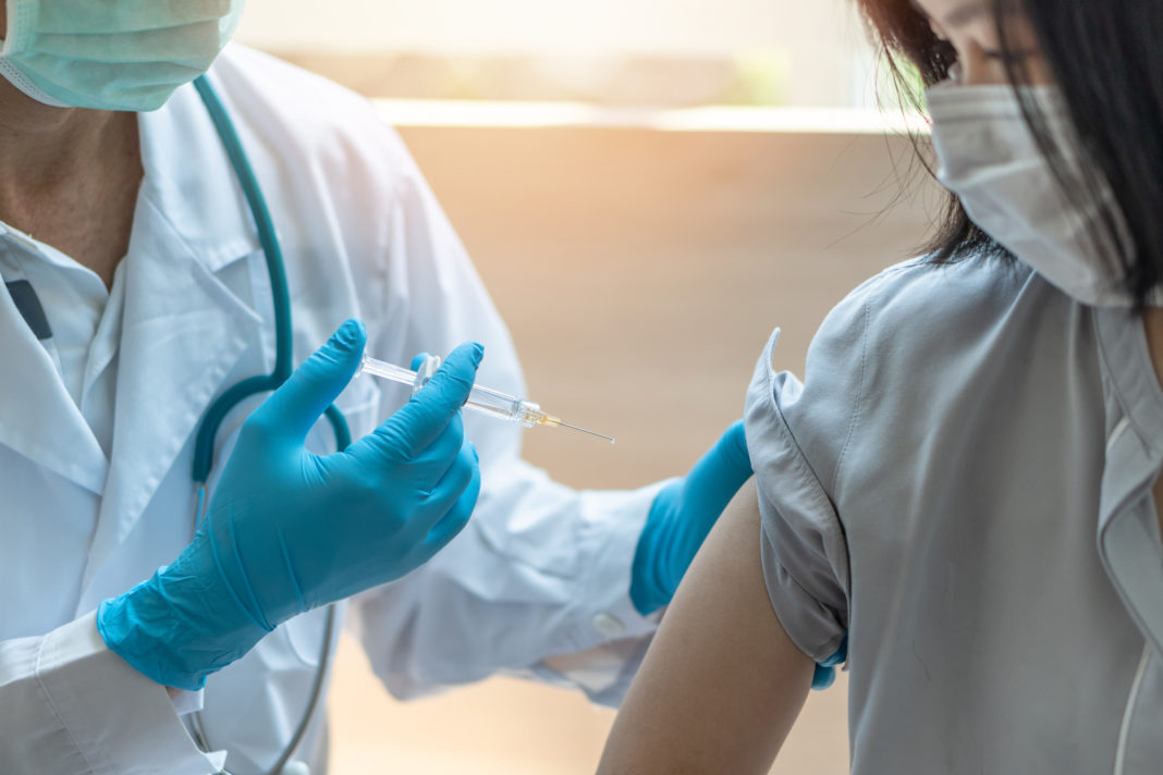 E.U. empieza a evaluar reacciones alérgicas a vacunas de Pfizer y Moderna