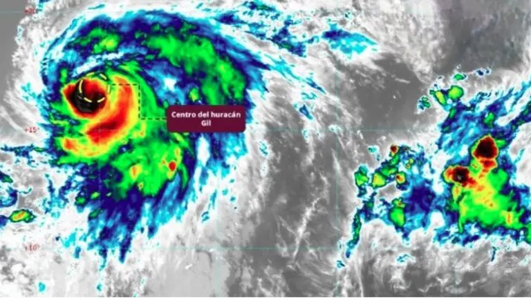 Huracán Gil se degrada a tormenta tropical
