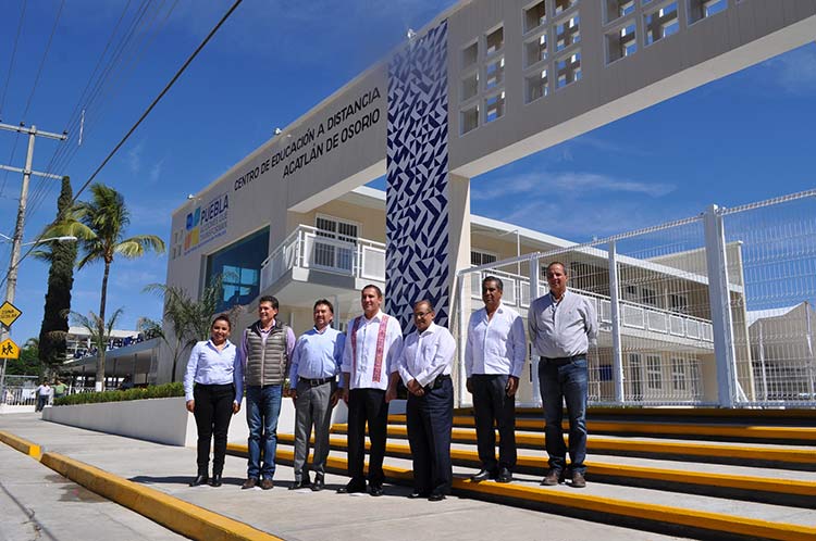 Inauguran Centro de Educación a Distancia en Acatlán