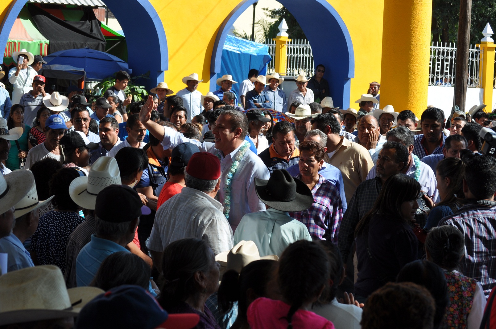 Moreno Valle entrega obras en Yeloixtlahuaca y Tehuitzingo