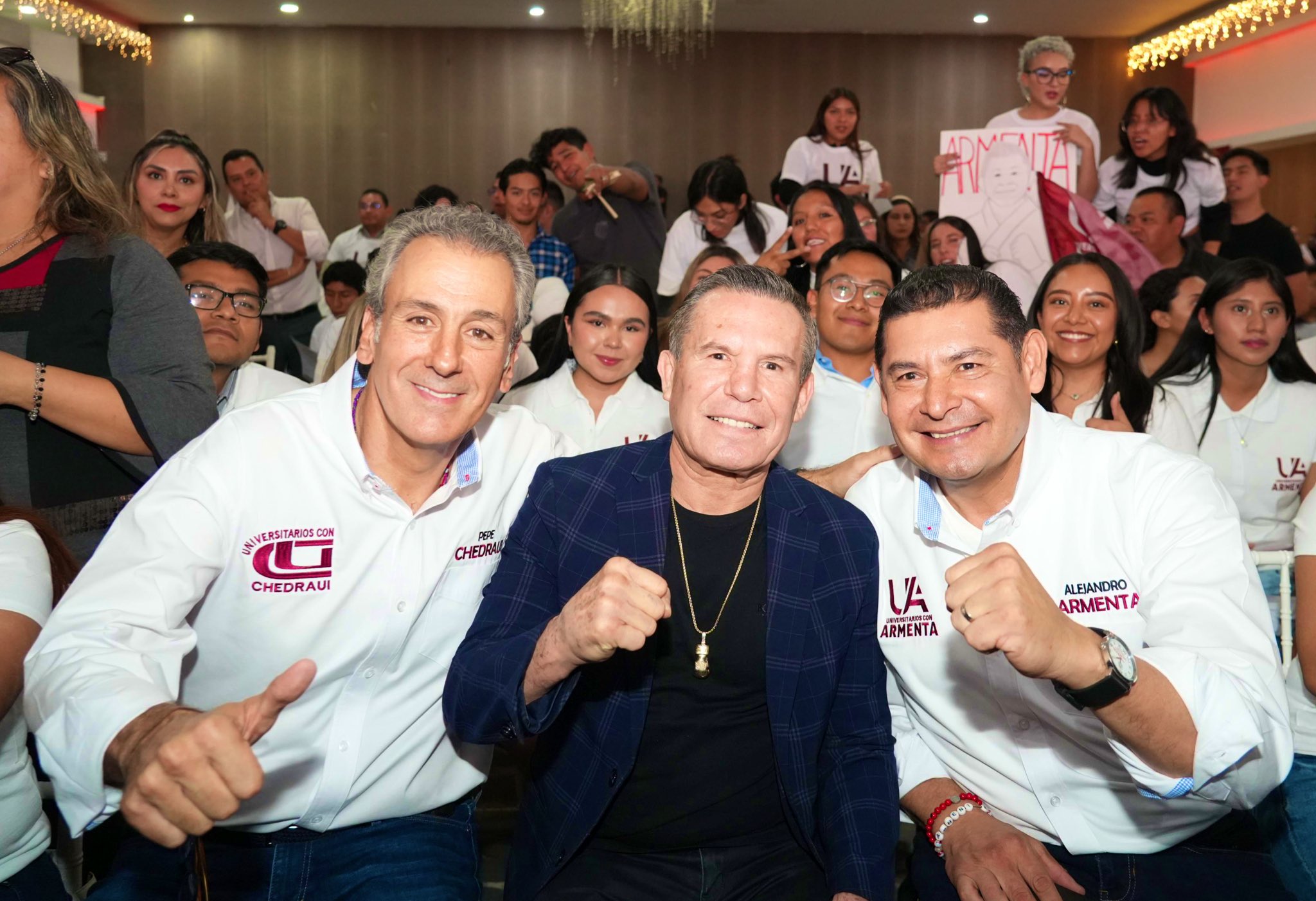 Pepe Chedraui acude a toma de protesta de Células Universitarias