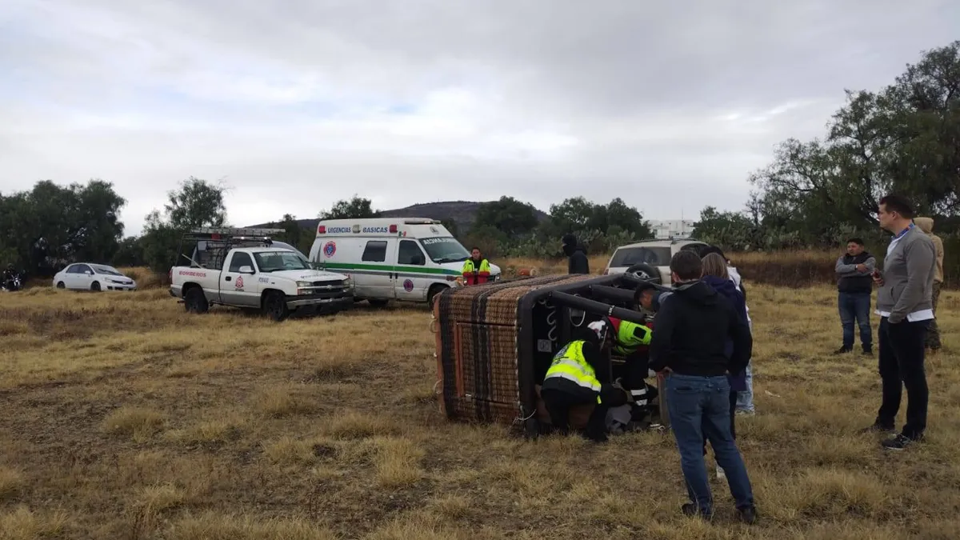 VIDEO Dos extranjeros heridos deja accidente de globo aerostático en el Edomex