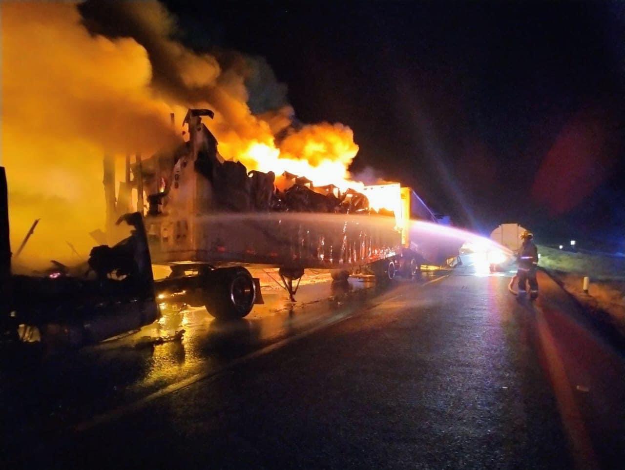 VIDEO Incendian vehículos y bloquean carreteras en Zacatecas