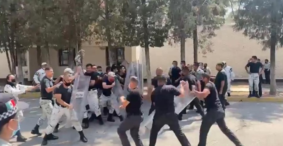 VIDEO Práctica de la Guardia Nacional termina en batalla campal