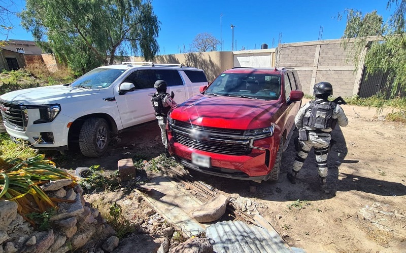 Tras balacera, incauta GN armas, droga y vehículos de lujo