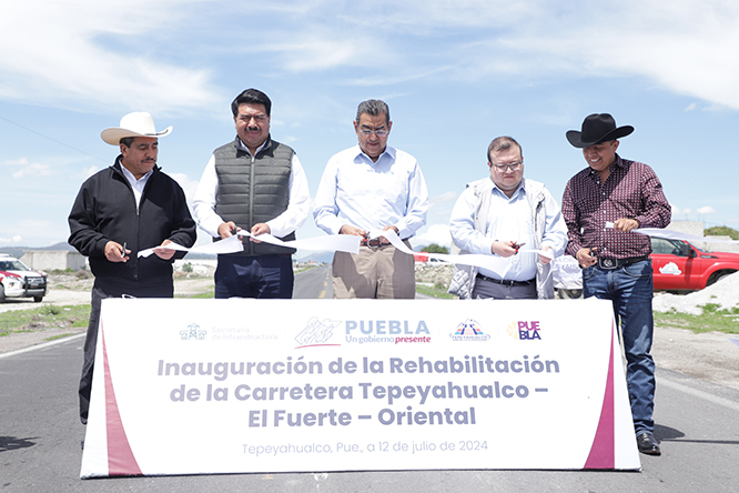 Céspedes inaugura rehabilitación de la carretera Tepeyahualco-El Fuerte-Oriental
