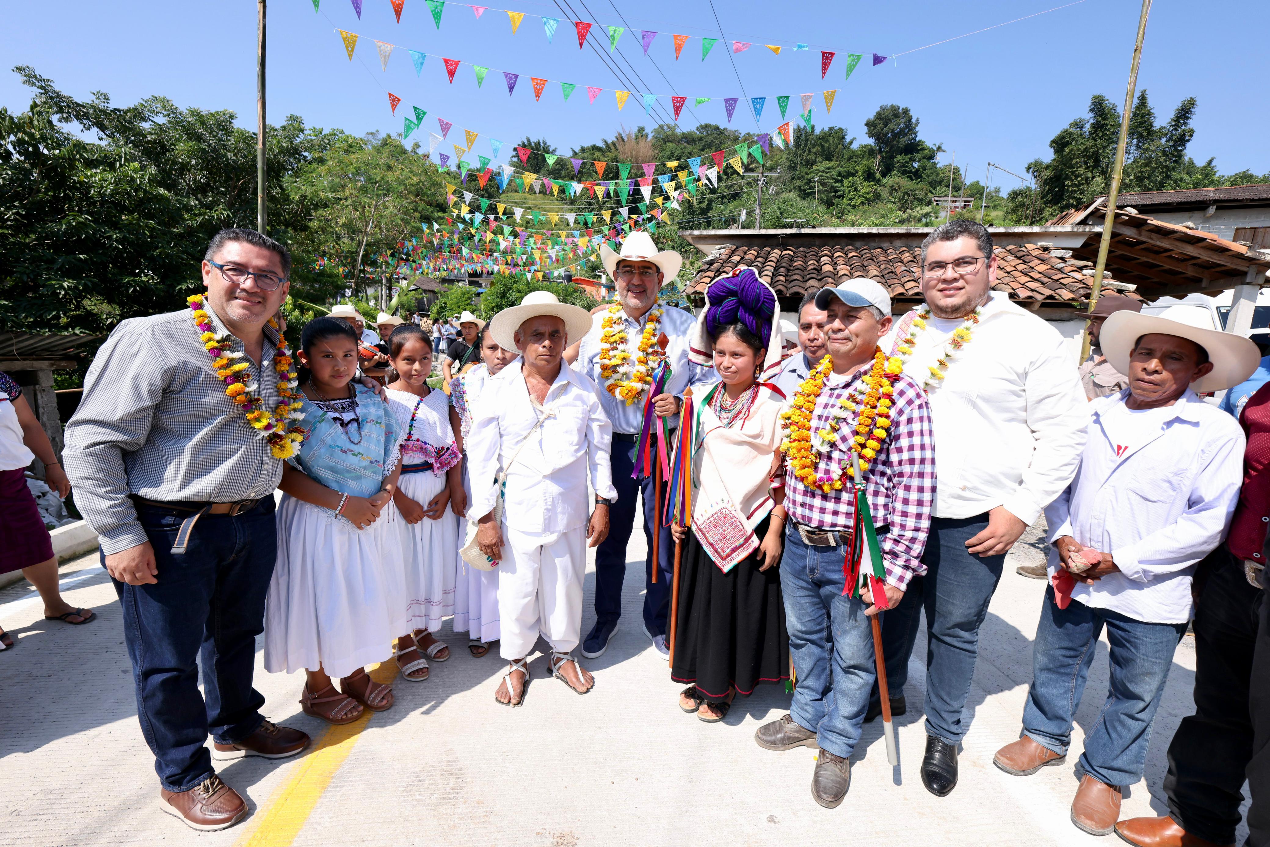 Llama Sergio Salomón a mantener una Puebla unida