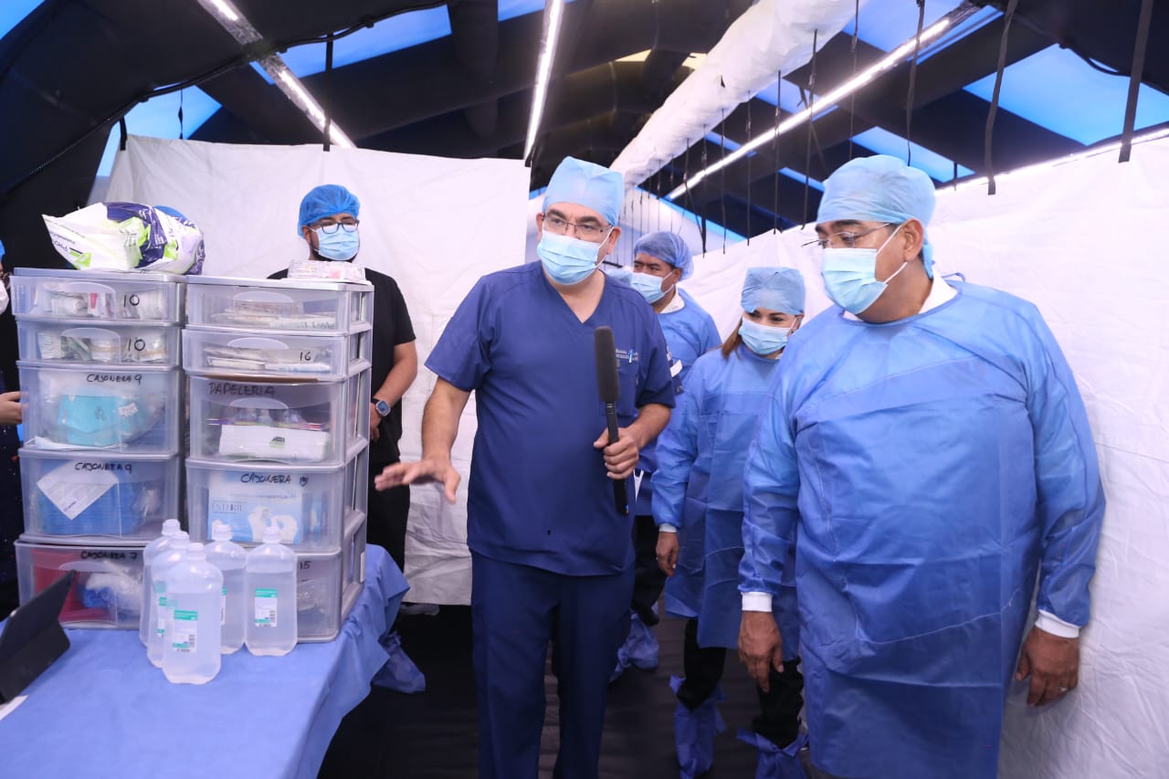 Céspedes recorre quirófano itinerante de la Secretaría de Salud en Amozoc