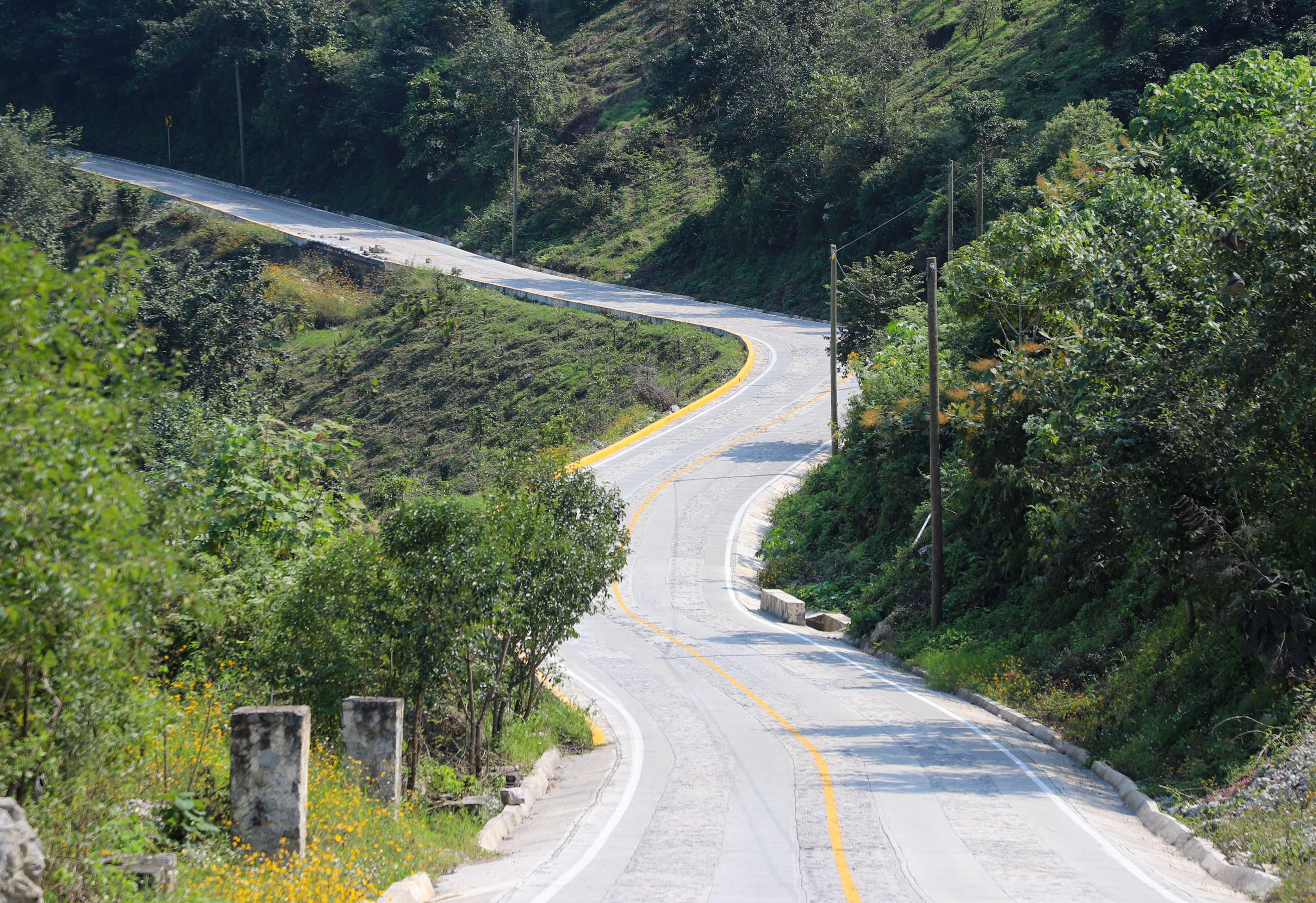 Céspedes entrega obras de caminos en Chiconcuautla y Tepetzintla