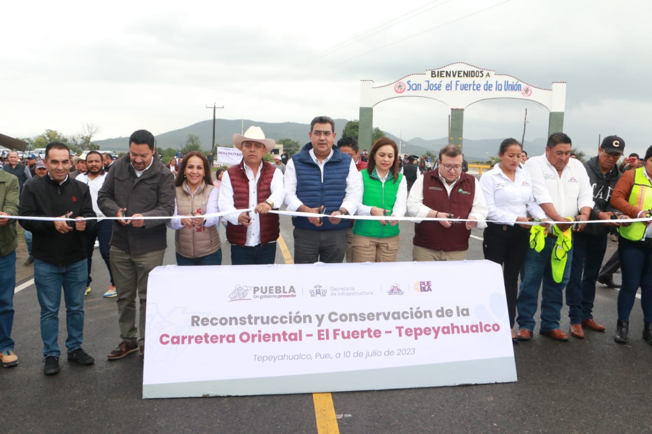 Céspedes inaugura reconstrucción de la carretera Oriental-El Fuerte-Tepeyahualco