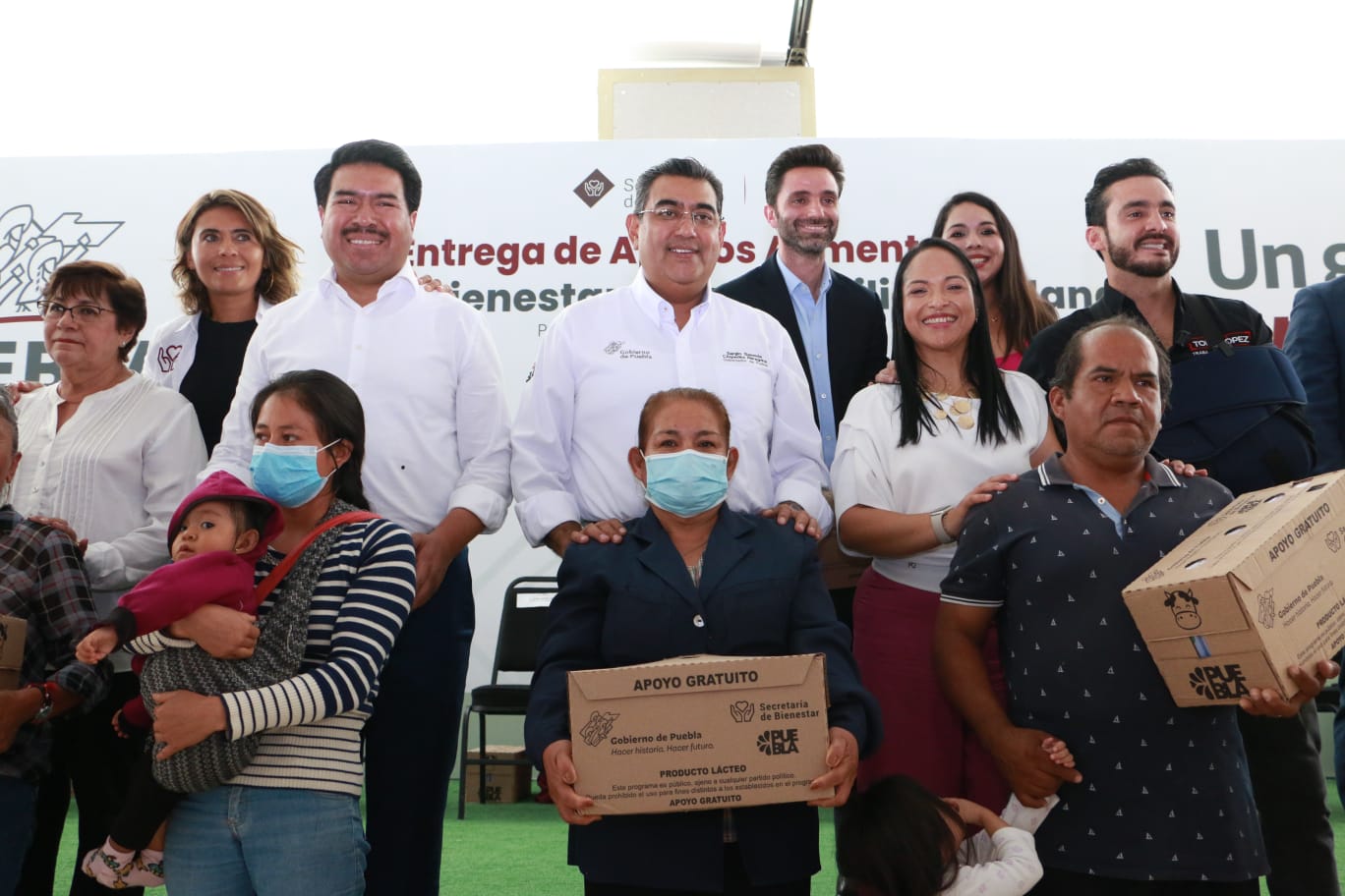 En puebla capital Céspedes entrega producto lácteo en beneficio de 16 mil familias