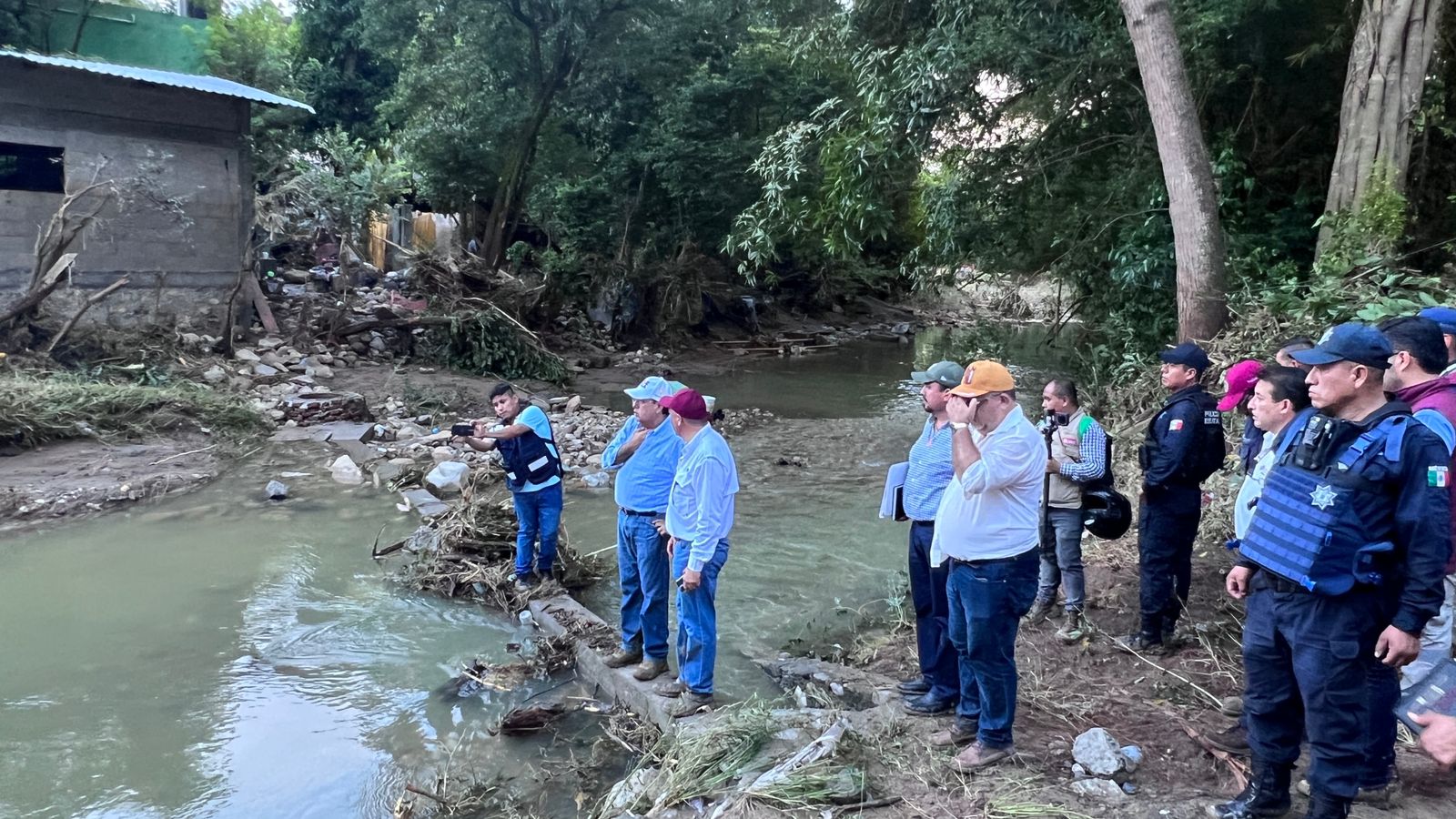 Sergio Salomón verifica daños por inundaciones en Venustiano Carranza