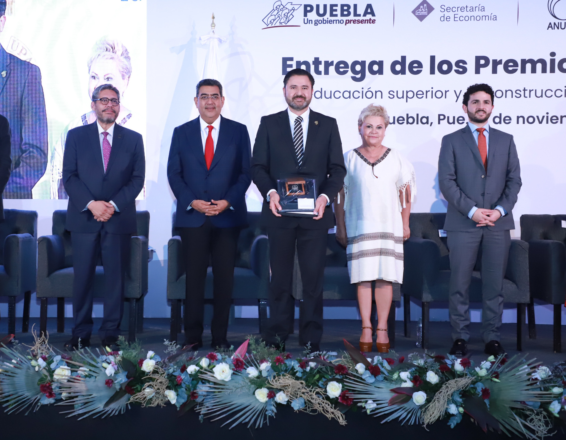 Céspedes asiste a la entrega de premios ANUIES