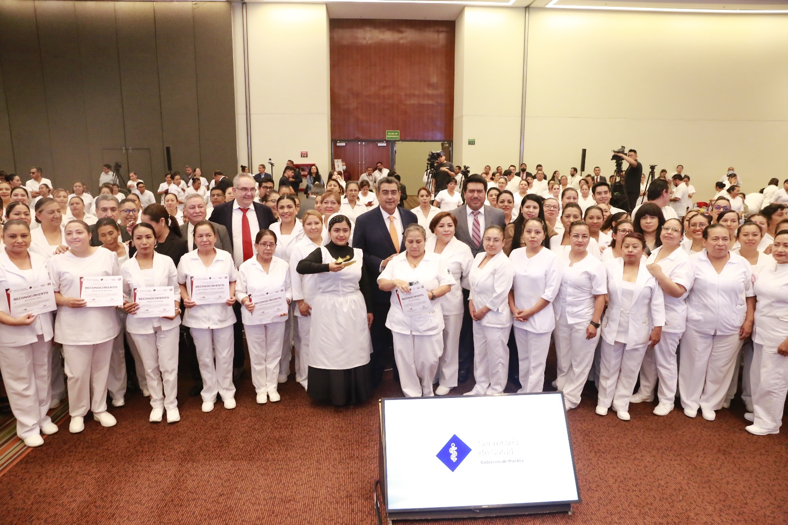 Enfermeras y enfermeros, fundamentales en el desarrollo de Puebla: Céspedes