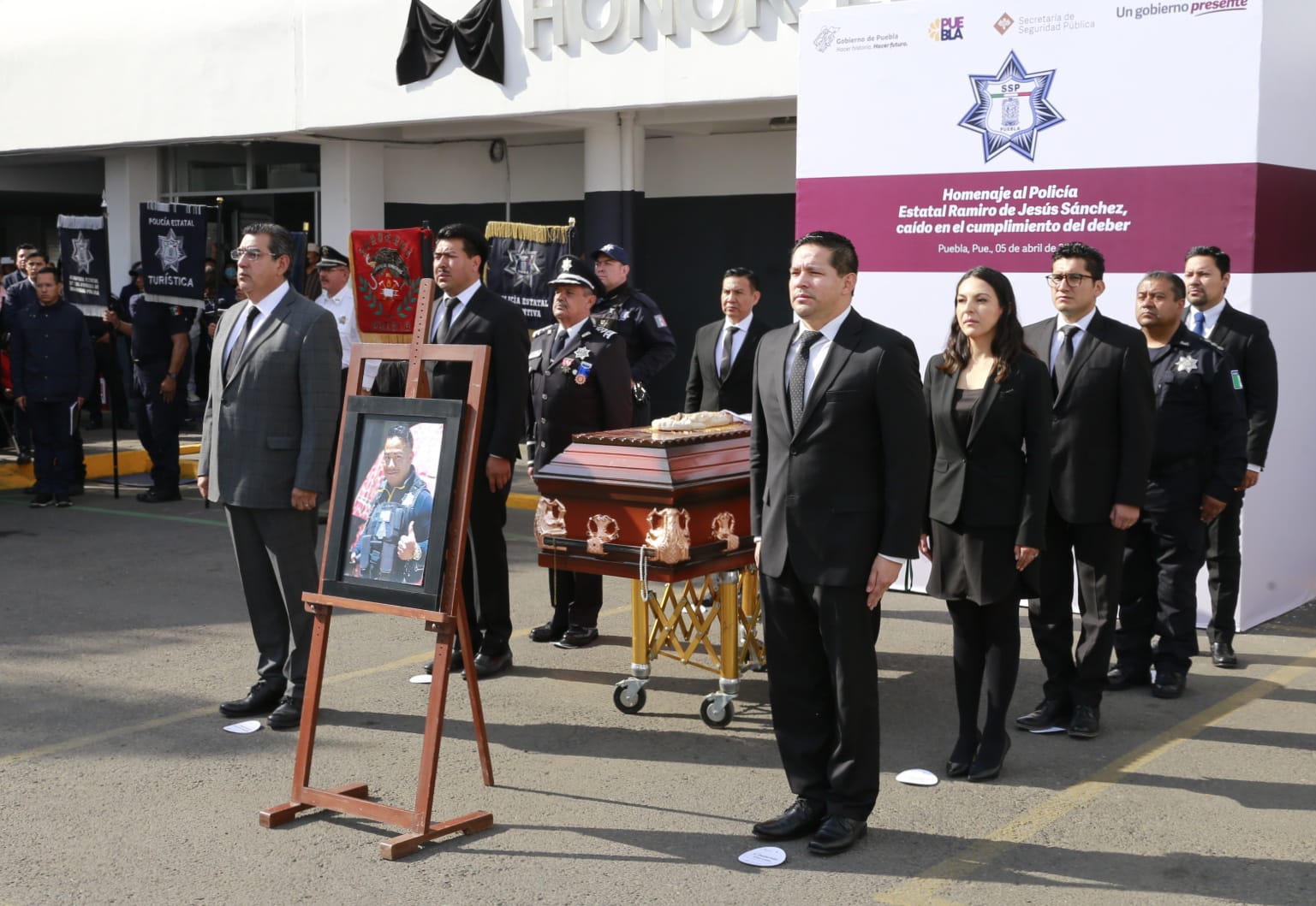 Rinden homenaje a Ramiro de Jesús Sánchez, policía que murió en Zacatlán