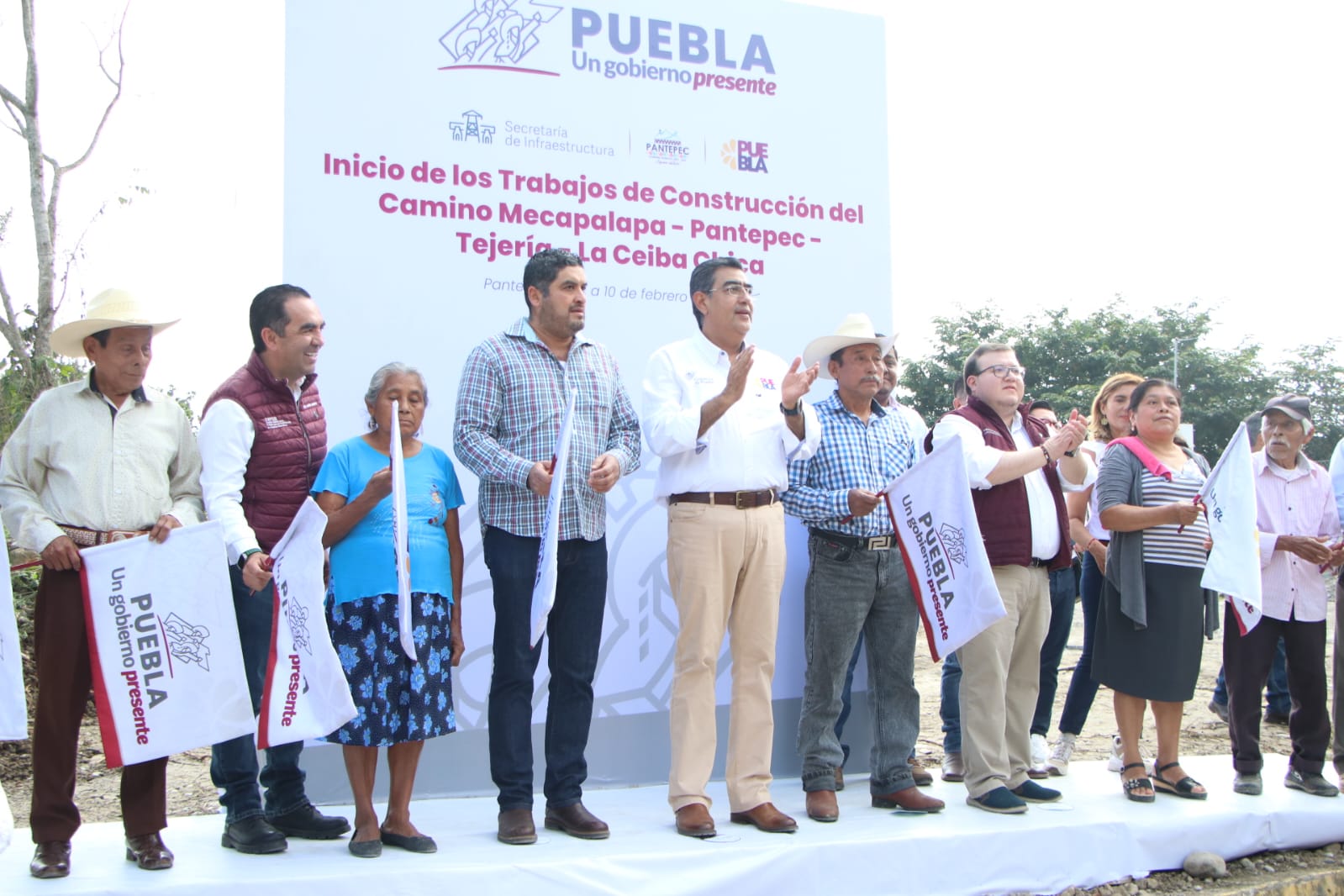 Céspedes inicia rehabilitación del camino Mecalapa-Pantepec-Tejería-La Ceiba Chica