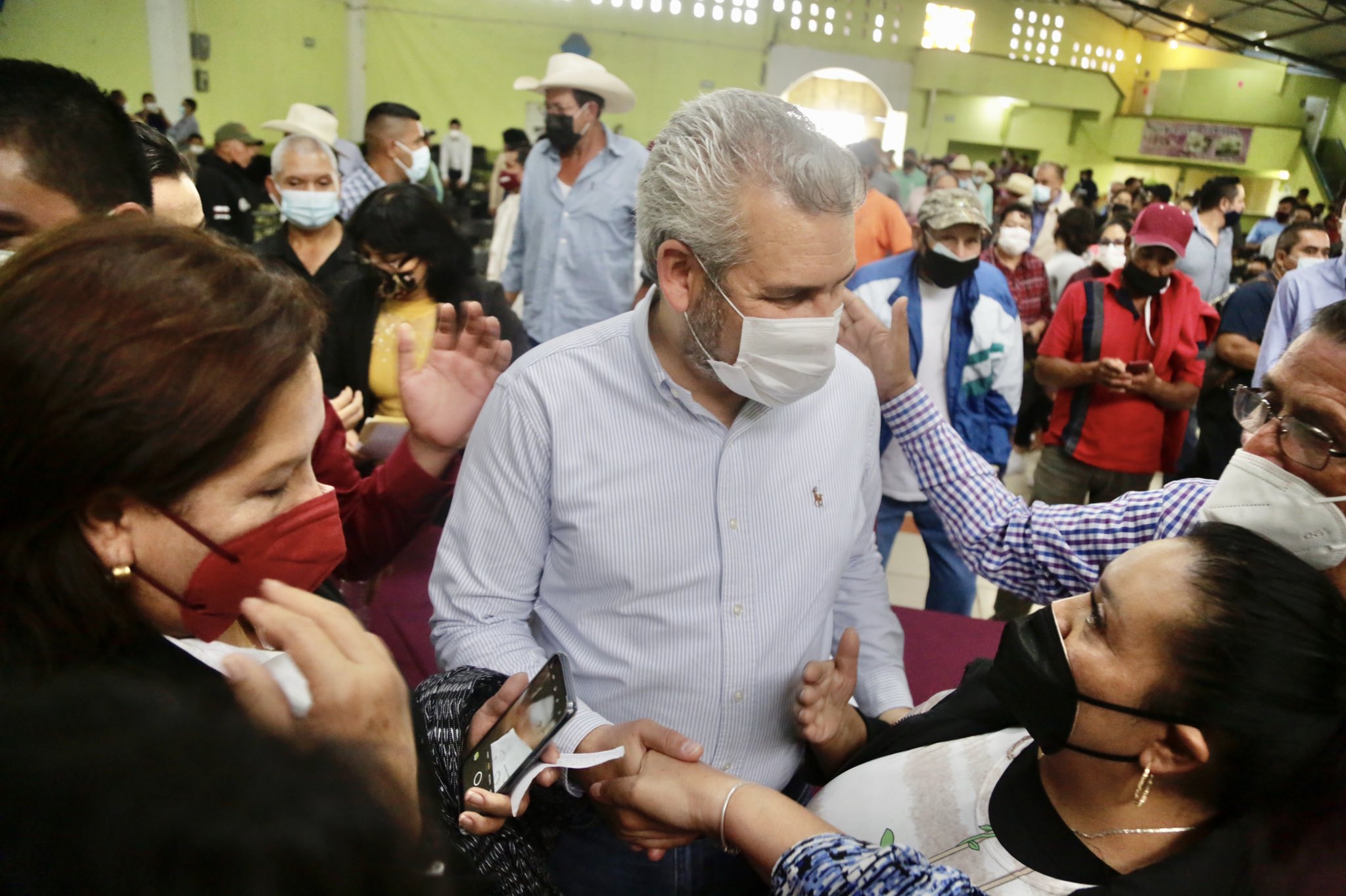 Gobernador electo de Michoacán da positivo a Covid