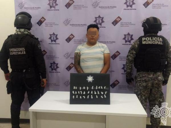Detienen a El Peláez por orinar en calles de Tehuacán y traía droga
