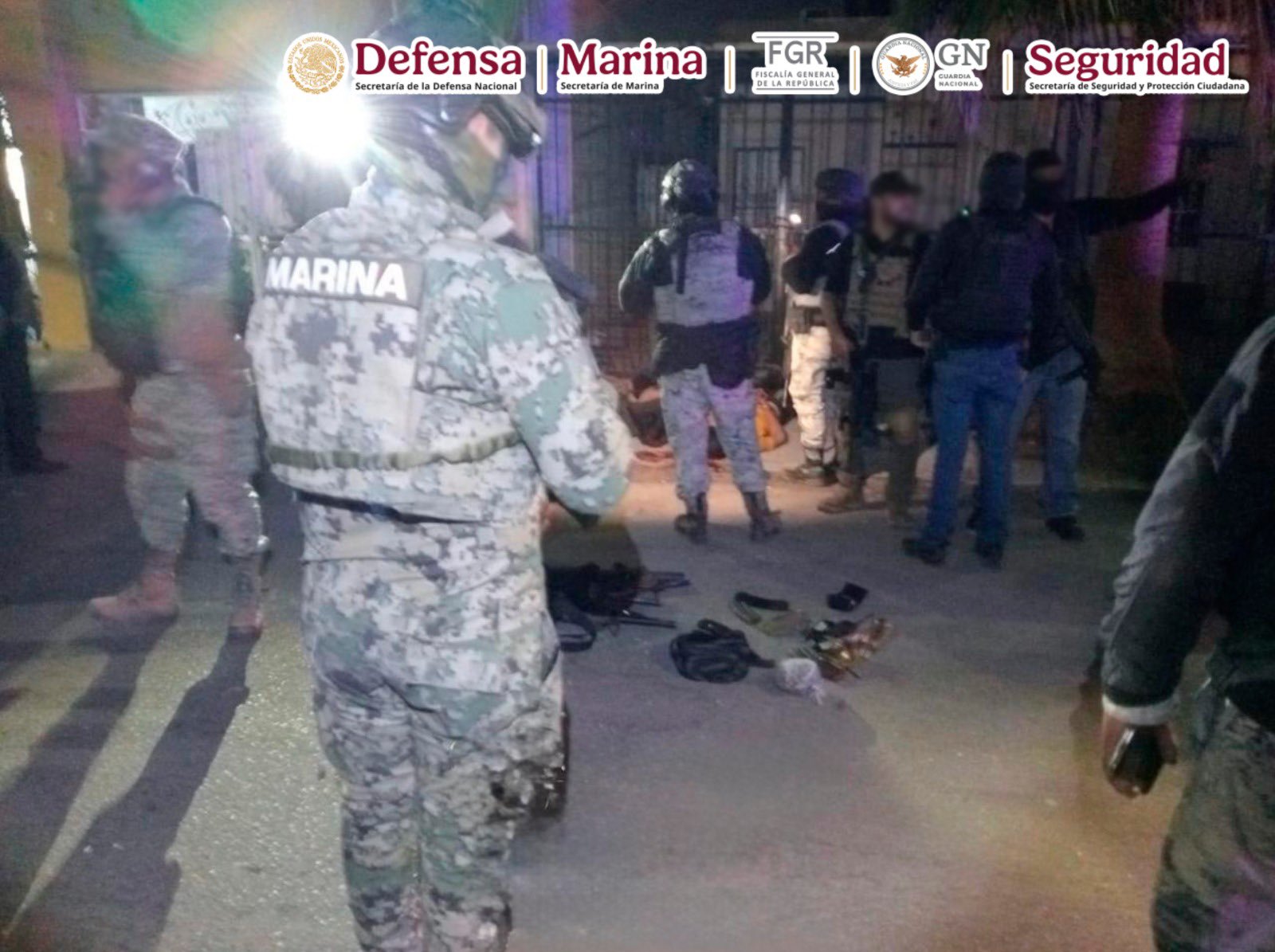 Detienen a cuatro hombres y aseguran armamento en Baja California Sur