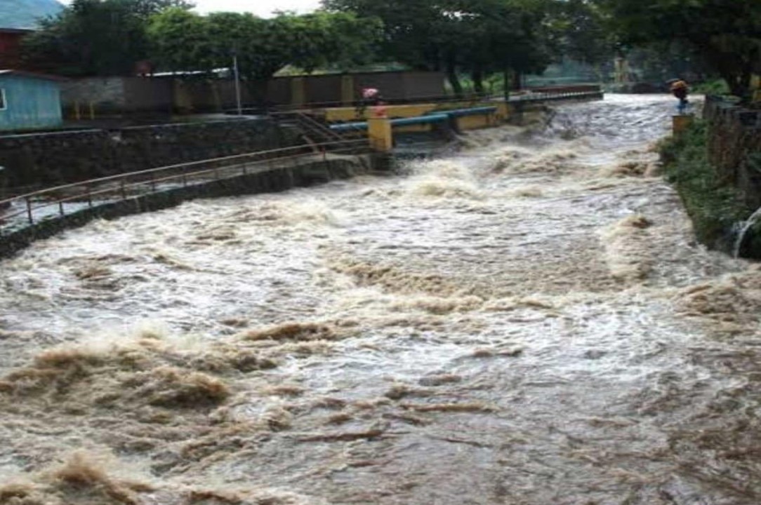VIDEO Se presentan inundaciones en varios municipios de Veracruz