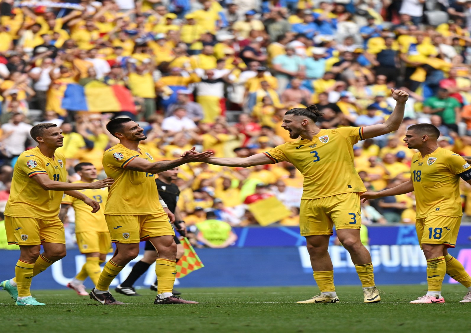 Sorpresiva presentación de Rumania en la Eurocopa