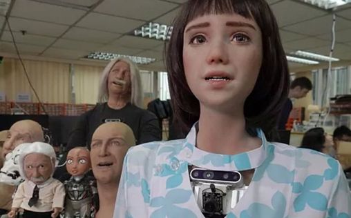 VIDEO Ella es Grace, la robot que te cuida contra el covid