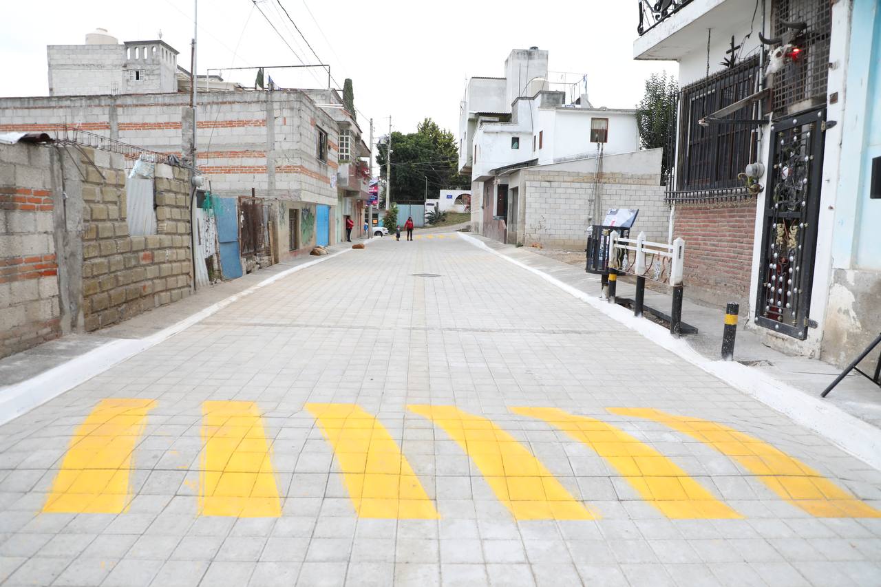 Pavimentan con adocreto vialidades en San Jerónimo Caleras Xochimehuacán