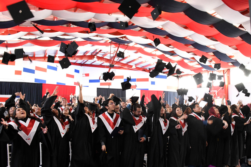 Se gradúan cientos de jóvenes de Licenciaturas y Maestrías en la UMAD