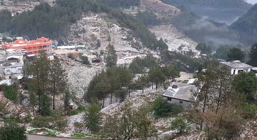 En tablas y casas con techo de palma atienden enfermos en la Sierra Negra