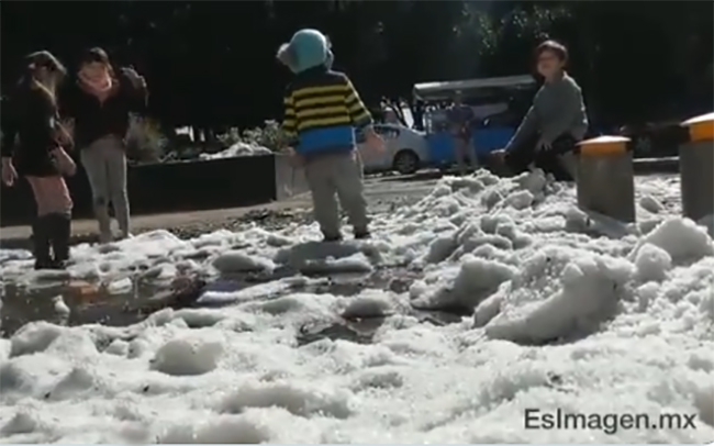 VIDEO Paseo Bravo se pinta de blanco tras granizada