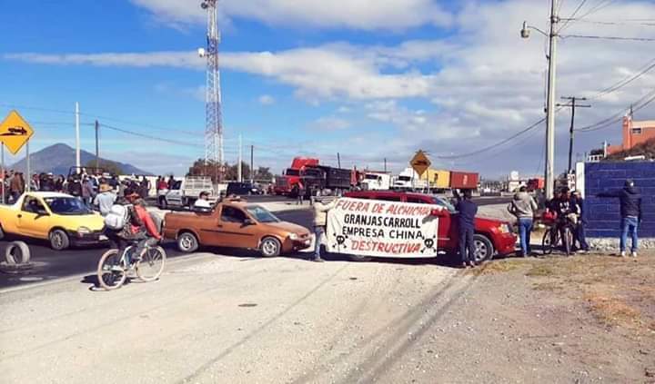 Piden se retire Granjas Carrol y bloquean federal El Seco-Perote