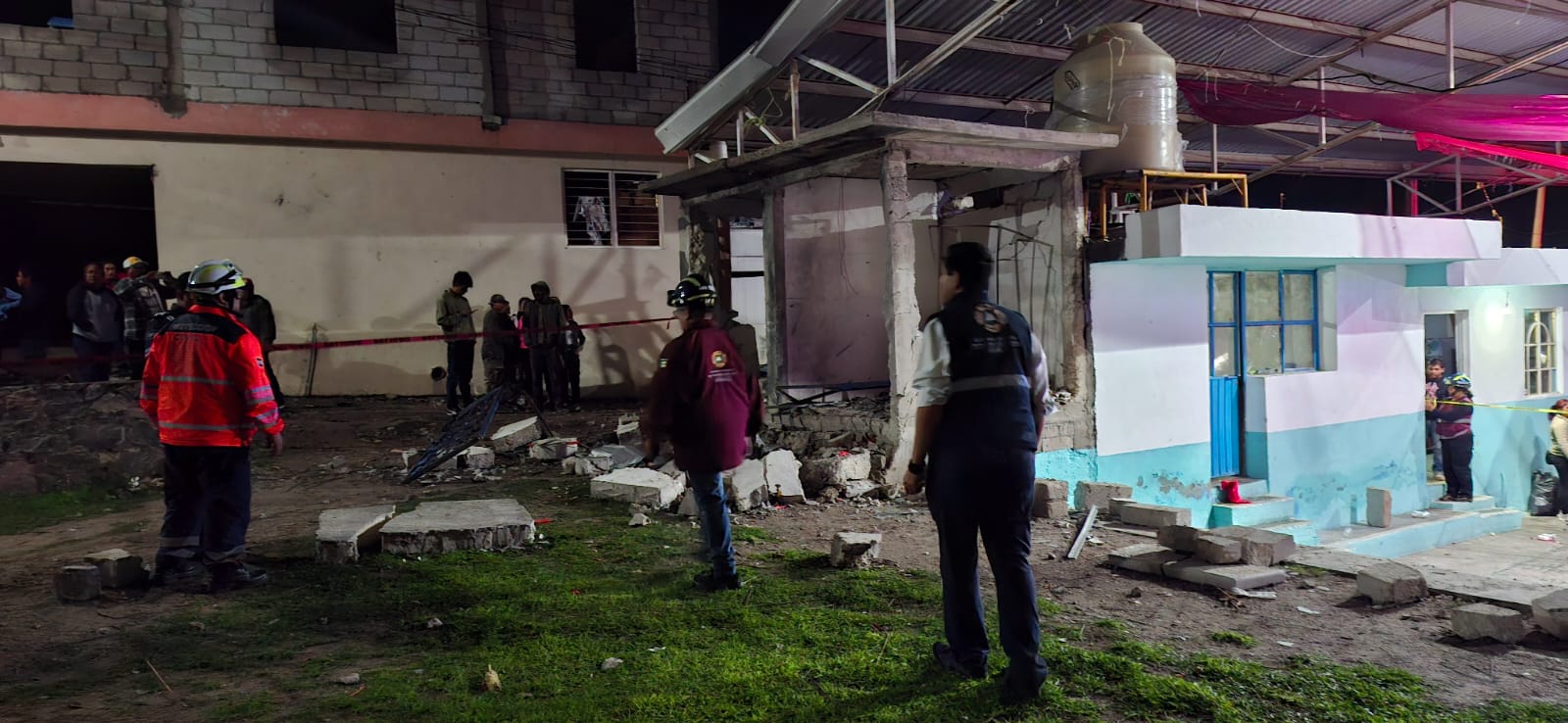 Explosión de pirotecnia deja dos heridos en Santo Tomás Chautla