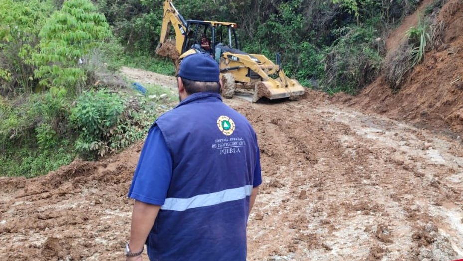 Tlacotepec: deslave deja un muerto, seis heridos y escuelas dañadas