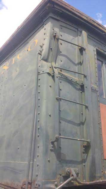 Grúas Bretón y Grupo Industrial HL provocan daño a vagón de tren en Teziutlán