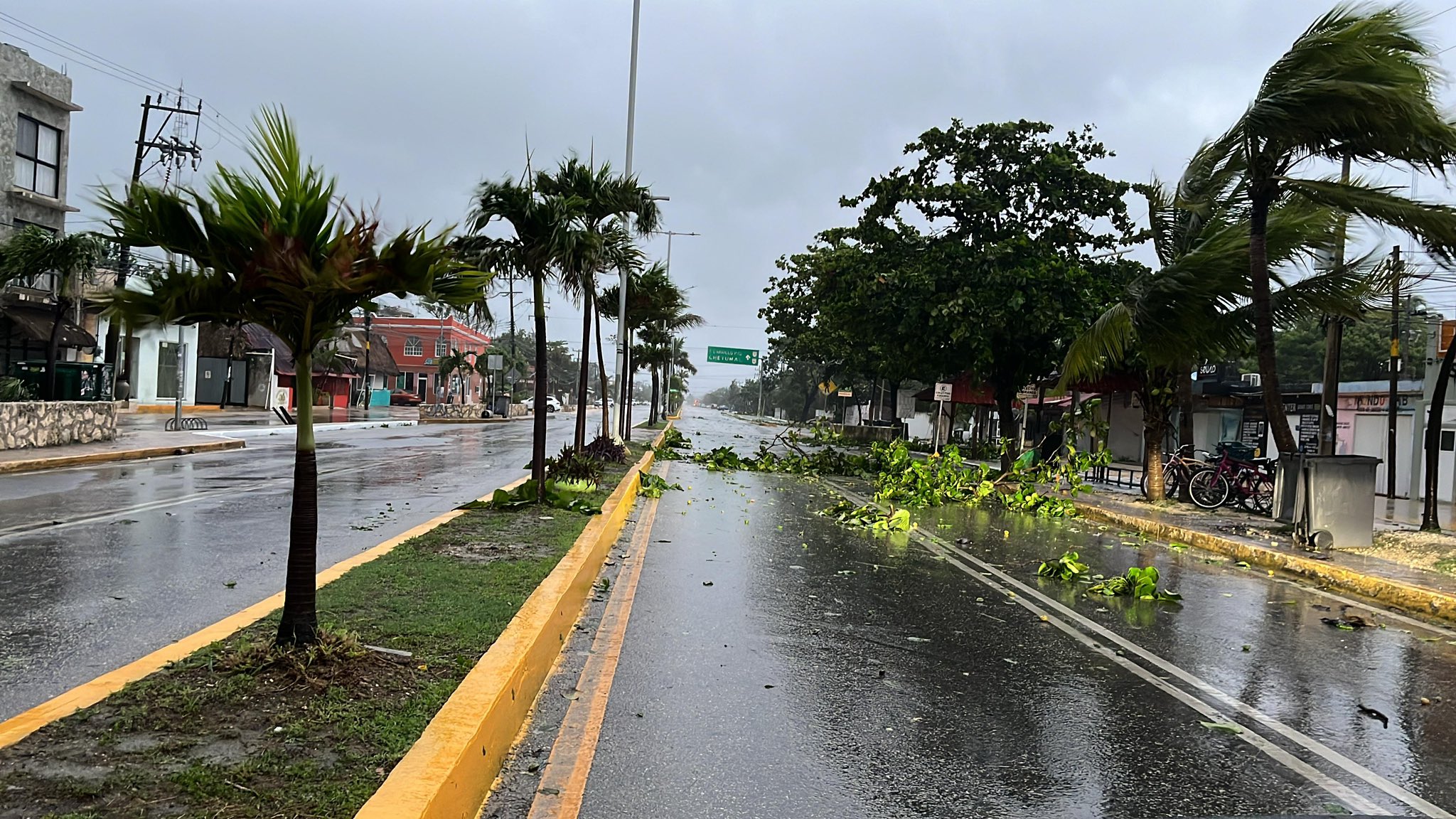 Reportan saldo blanco por paso de huracán Beryl en Quintana Roo