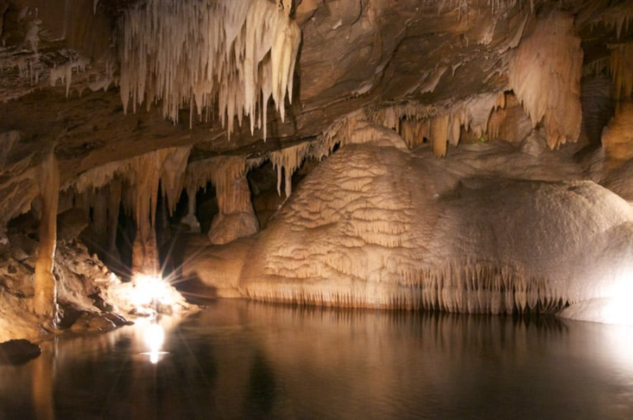 Las Grutas Karmidas, donde se refleja tu imaginación 