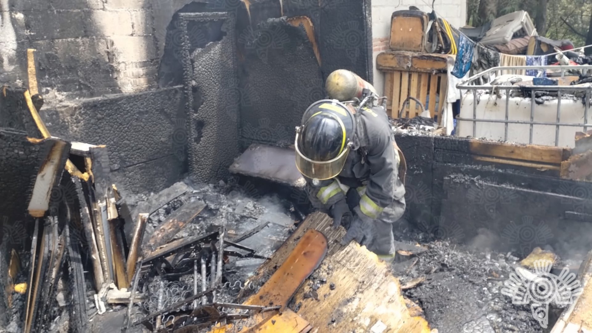 Reportan incendio en vivienda abandonada en Puebla